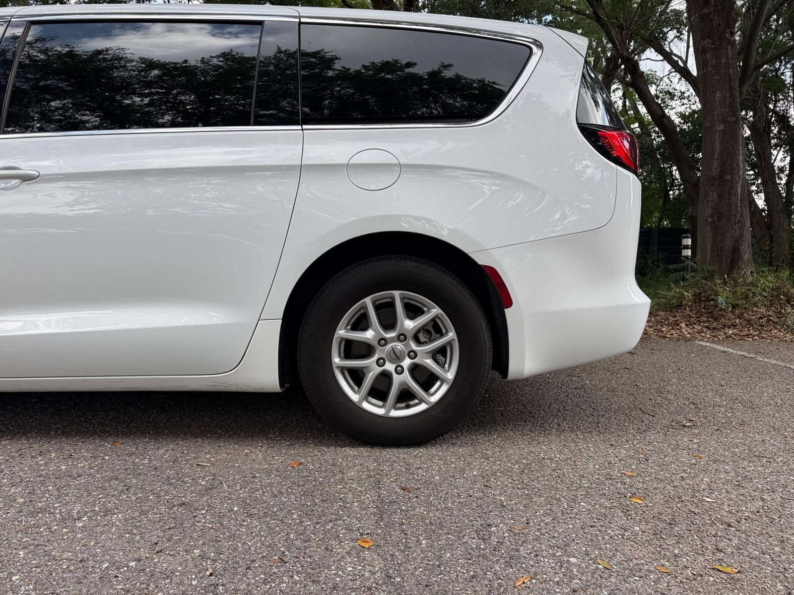 Thumbnail: 2023 Chrysler Voyager - 30
