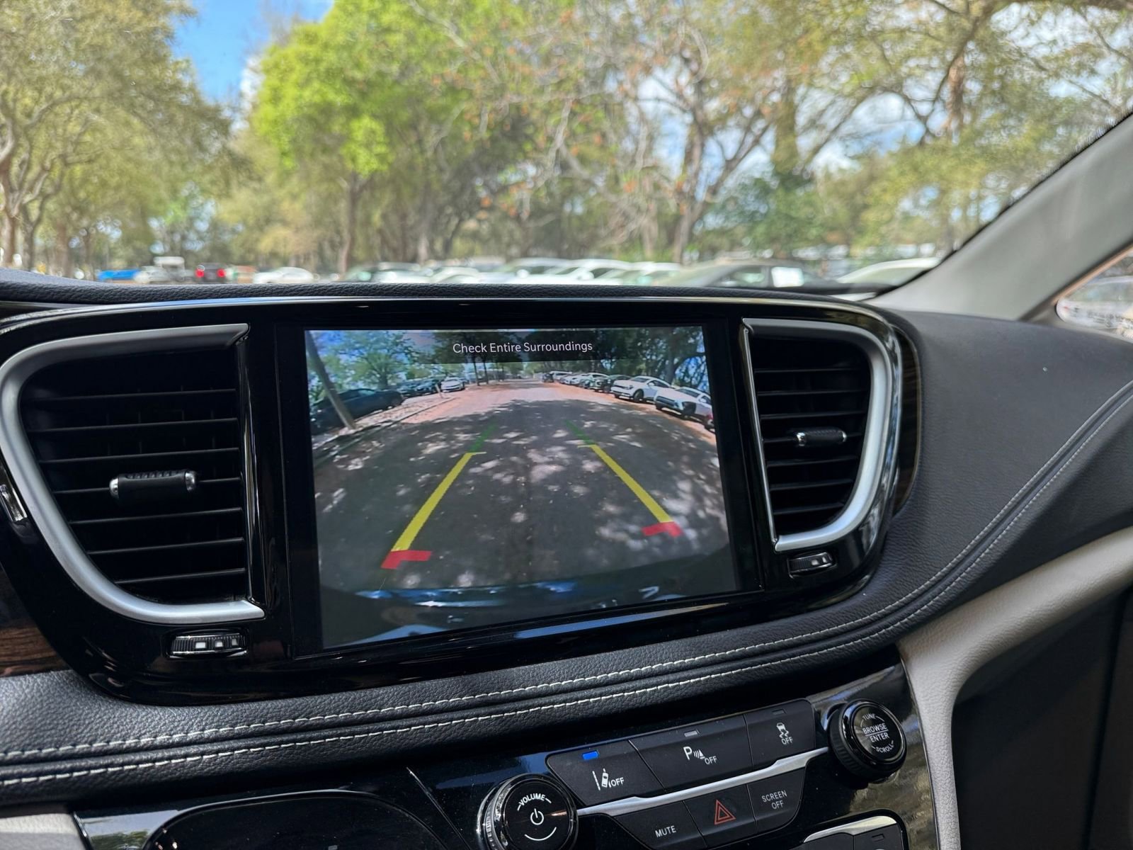 Thumbnail: 2023 Chrysler Pacifica - 22