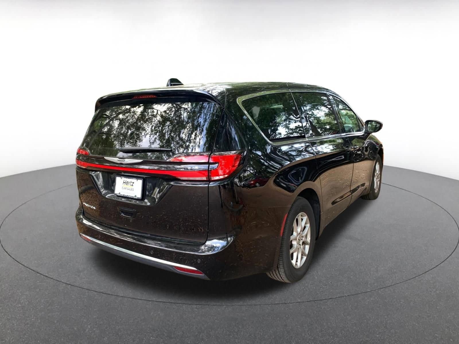 Thumbnail: 2024 Chrysler Pacifica - 7