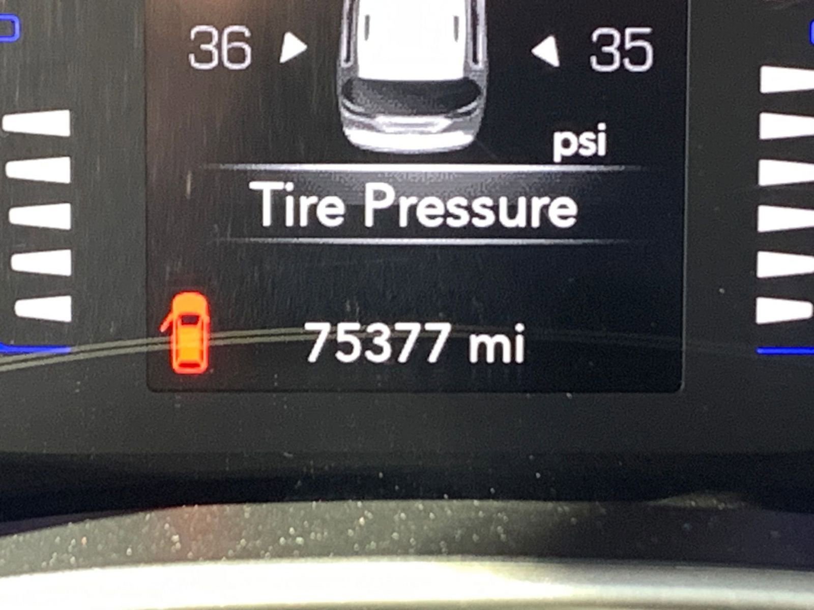 Thumbnail: 2022 Chrysler Voyager - 9