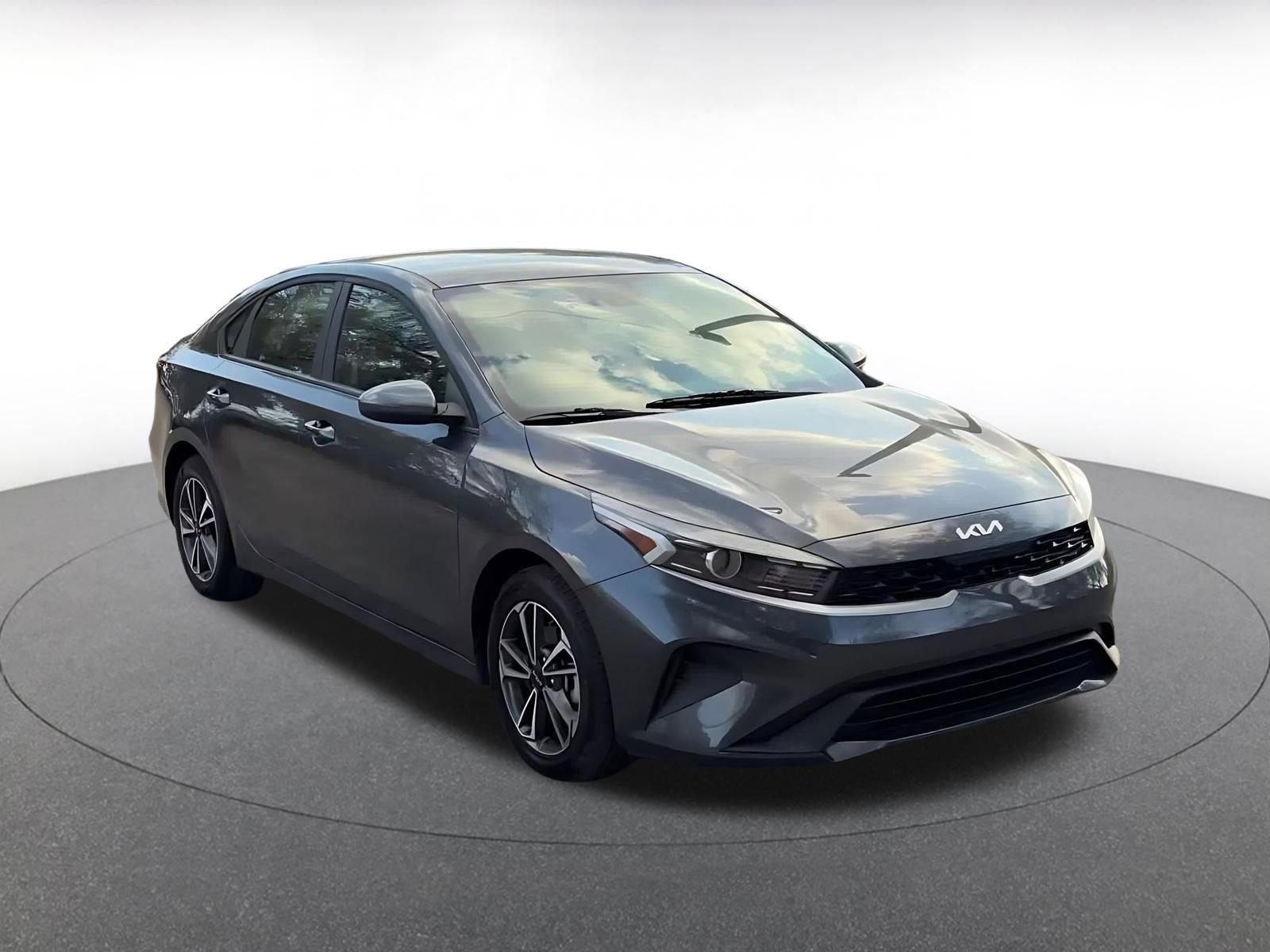 Thumbnail: 2024 Kia Forte - 3