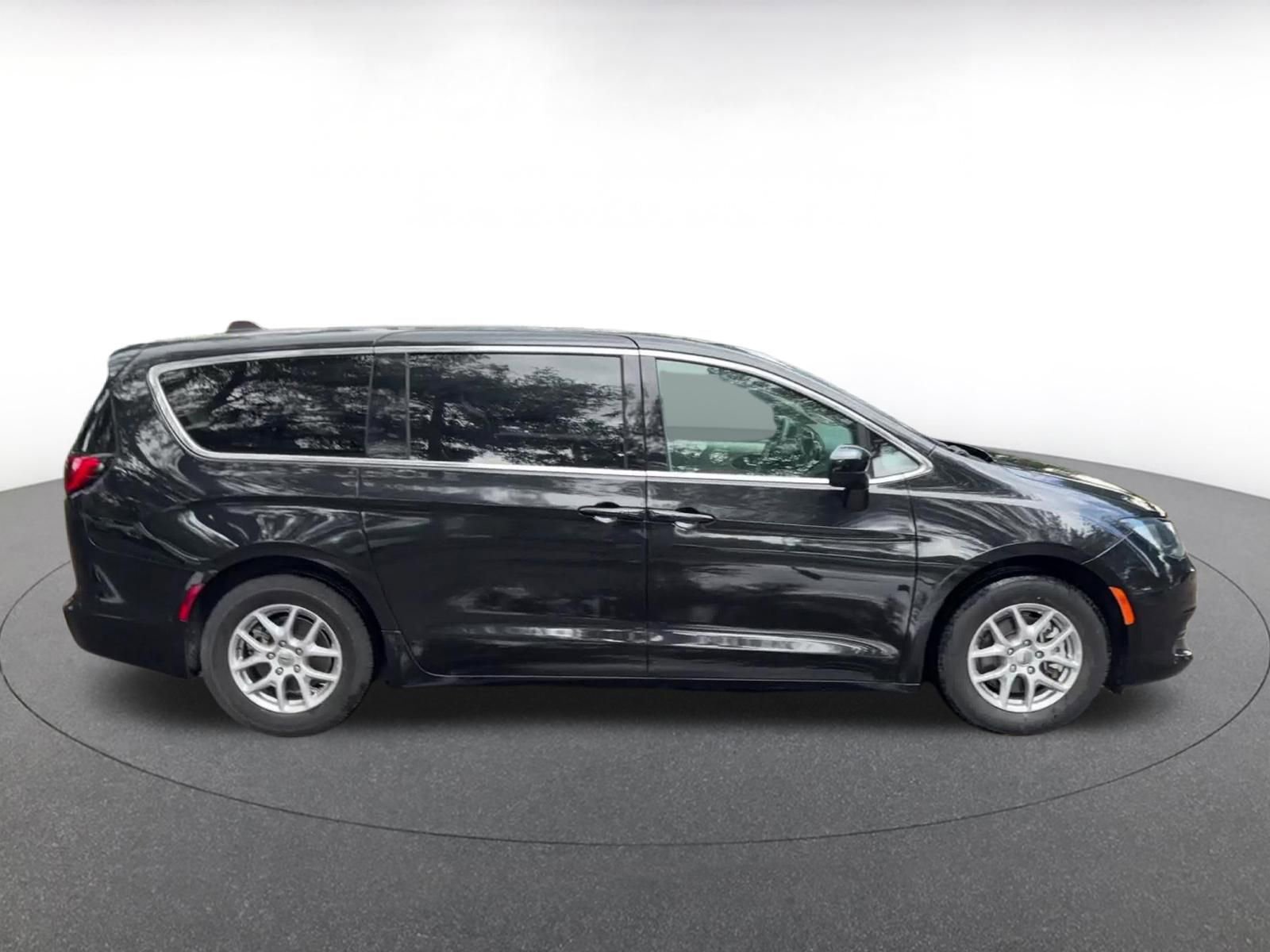 Thumbnail: 2024 Chrysler Voyager - 16