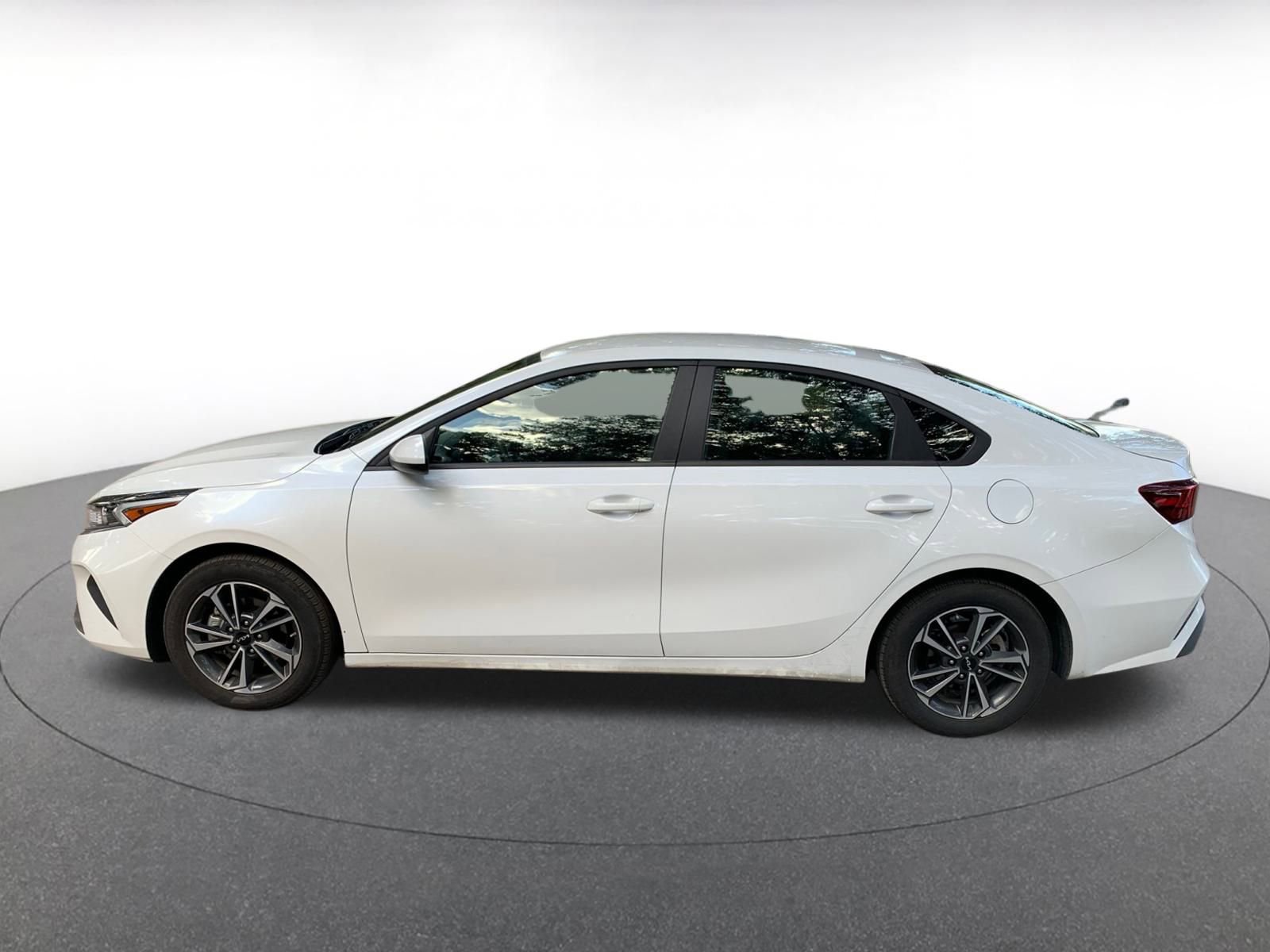 Thumbnail: 2024 Kia Forte - 4