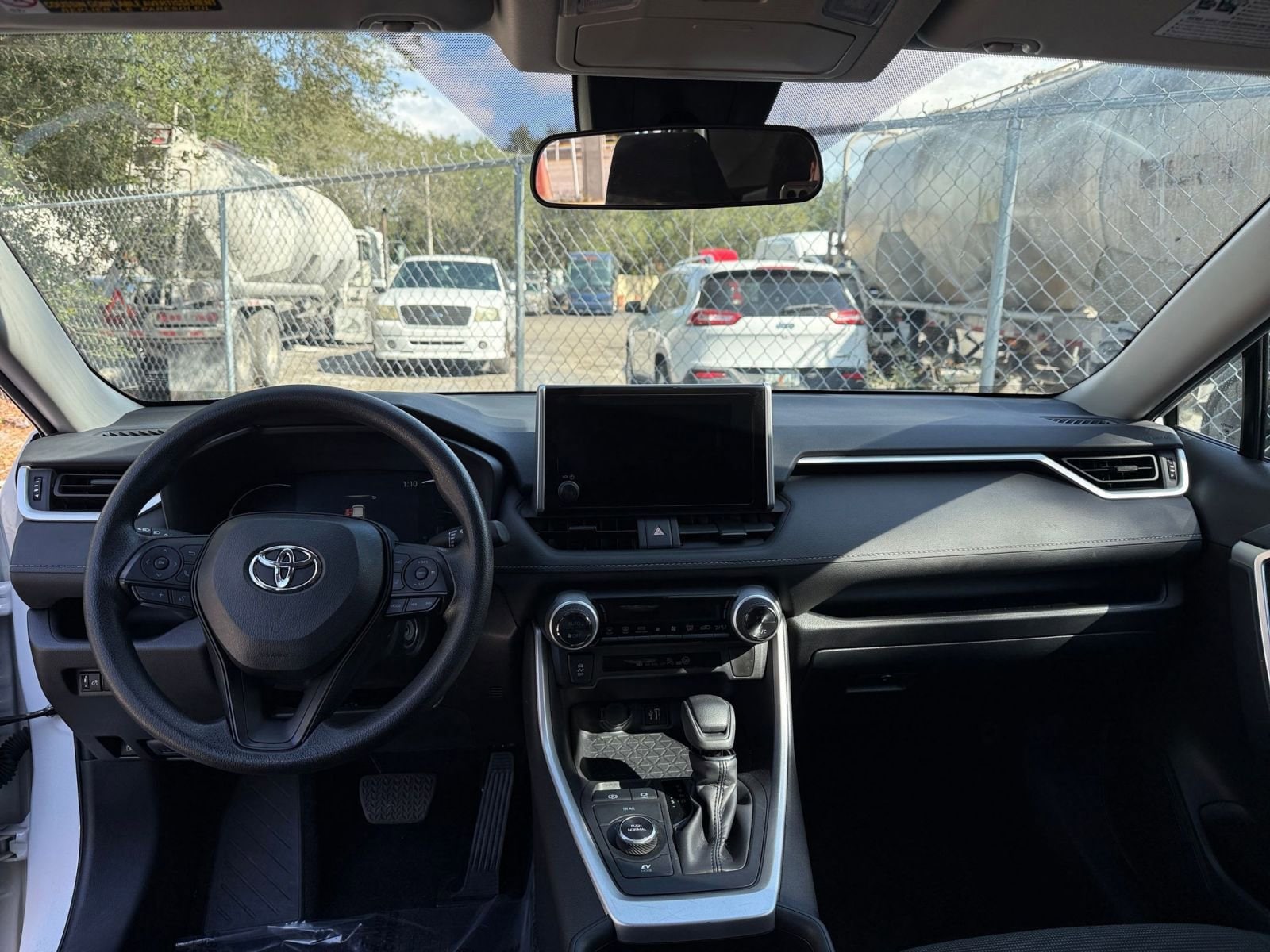 Thumbnail: 2025 Toyota RAV4 - 27