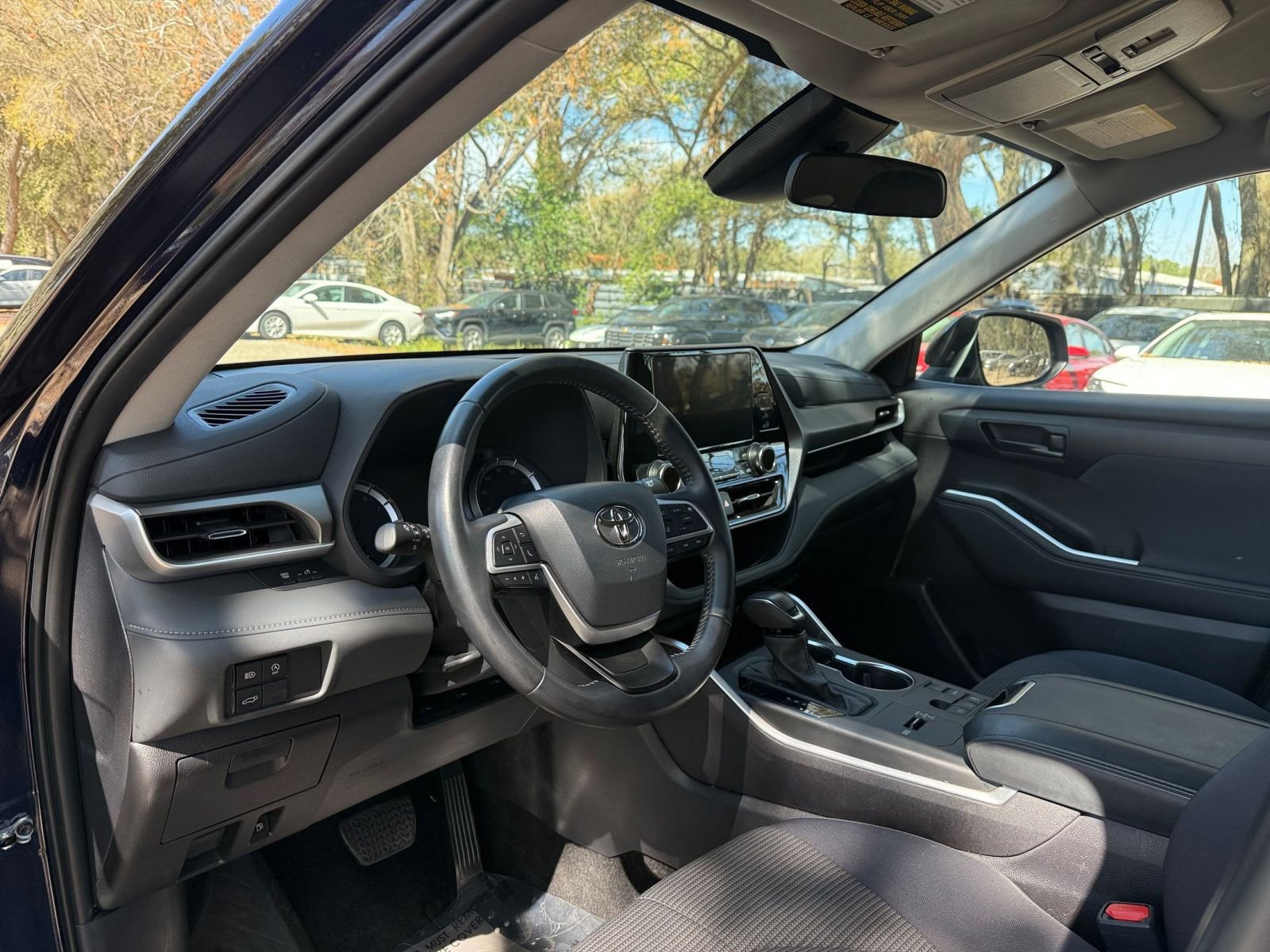 Thumbnail: 2025 Toyota Highlander - 32