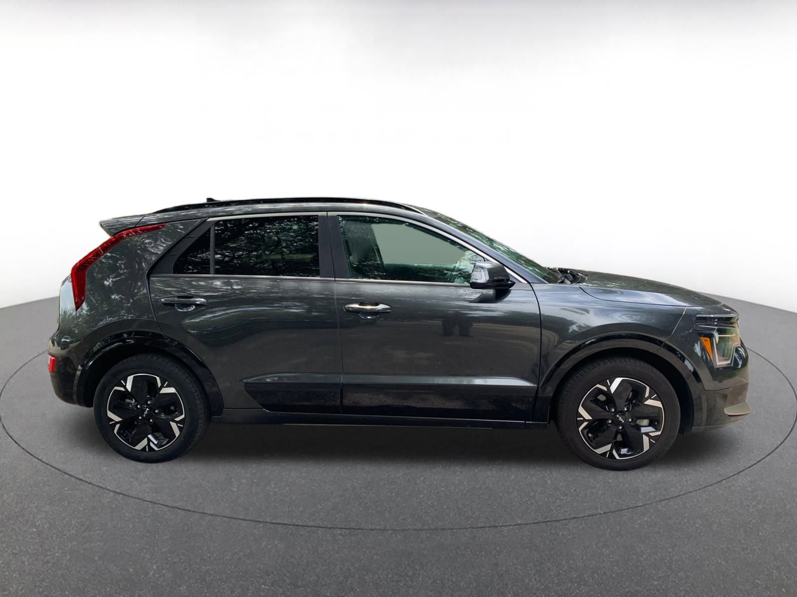 Thumbnail: 2023 Kia Niro - 8