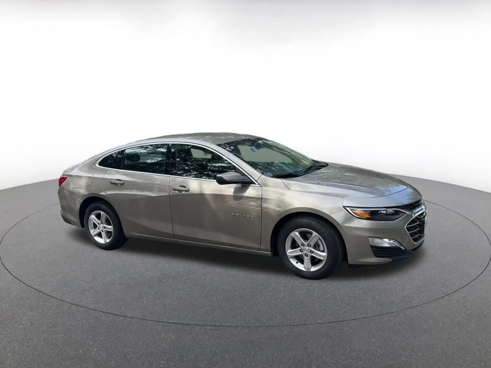Thumbnail: 2024 Chevrolet Malibu - 2