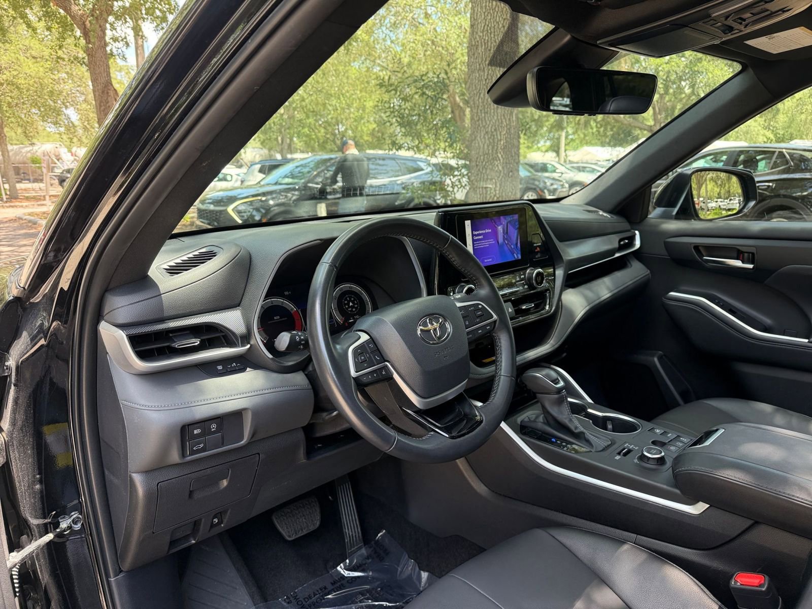 Thumbnail: 2025 Toyota Highlander - 35
