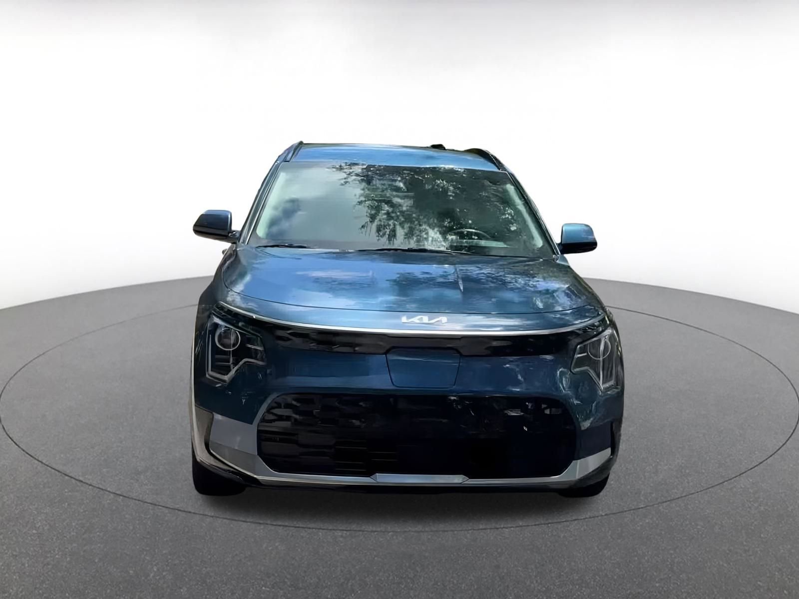 Thumbnail: 2023 Kia Niro - 4