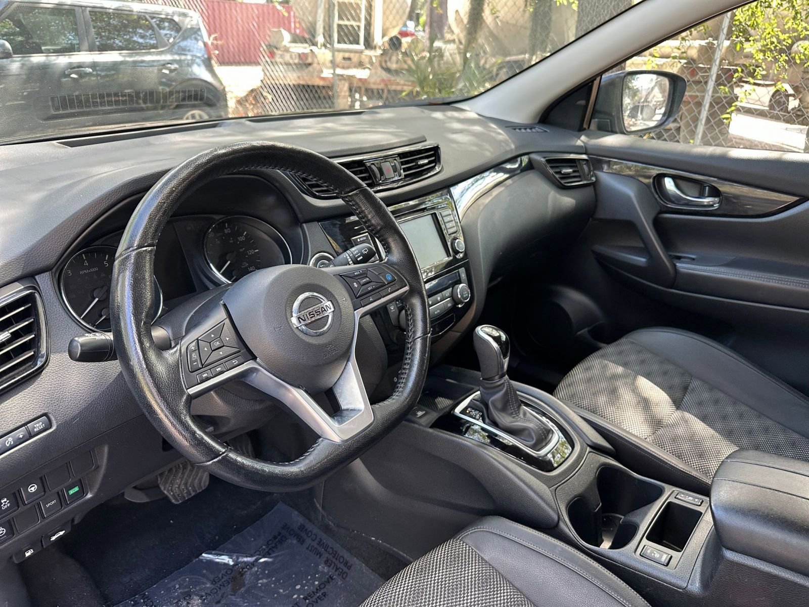 2022 Nissan Rogue Sport SV 28