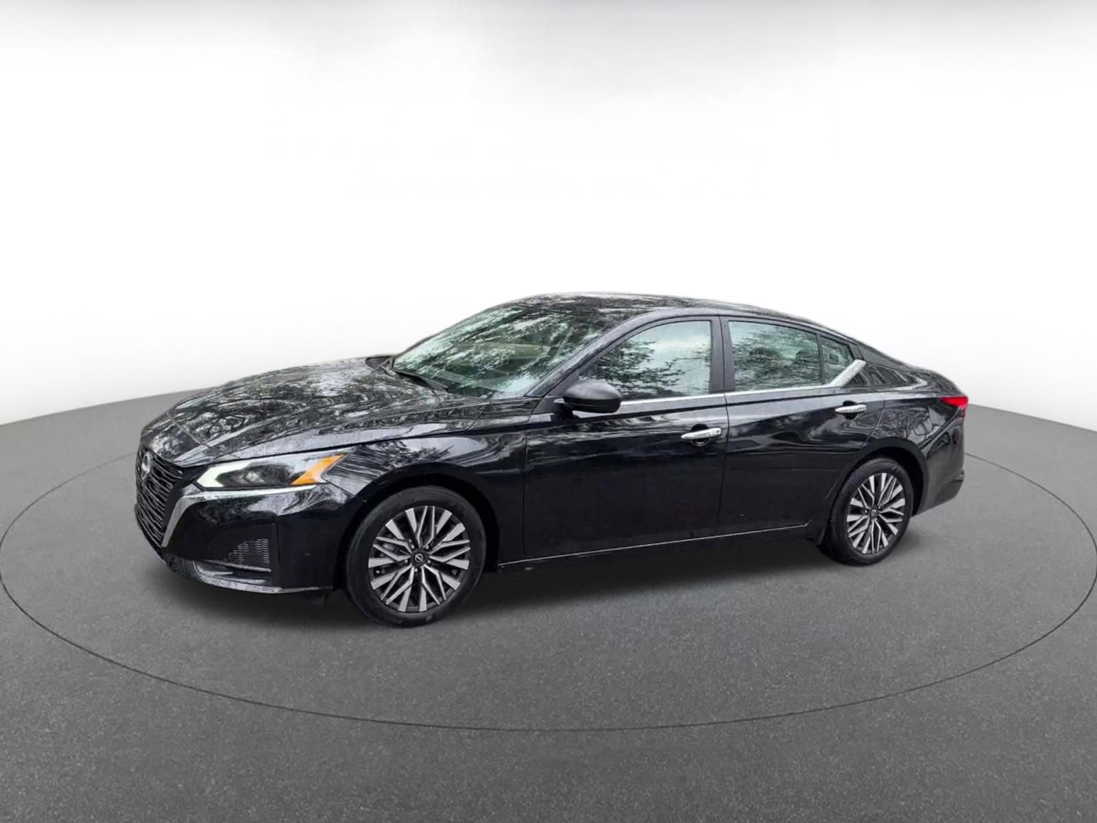 Thumbnail: 2025 Nissan Altima - 8