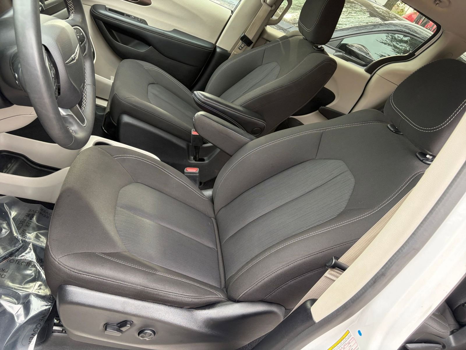 Thumbnail: 2023 Chrysler Voyager - 30