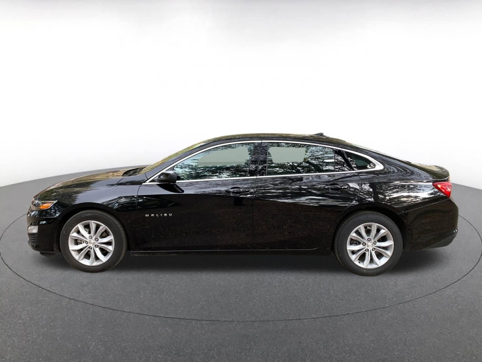 Thumbnail: 2024 Chevrolet Malibu - 4