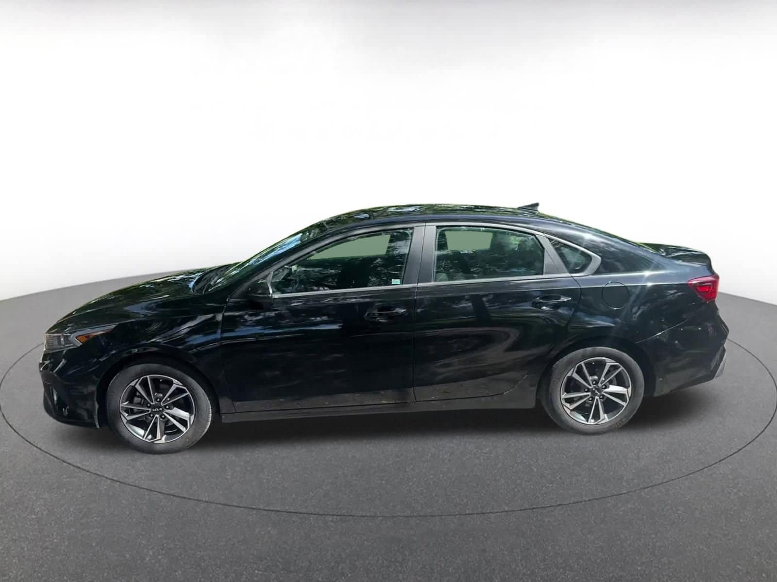 Thumbnail: 2024 Kia Forte - 9