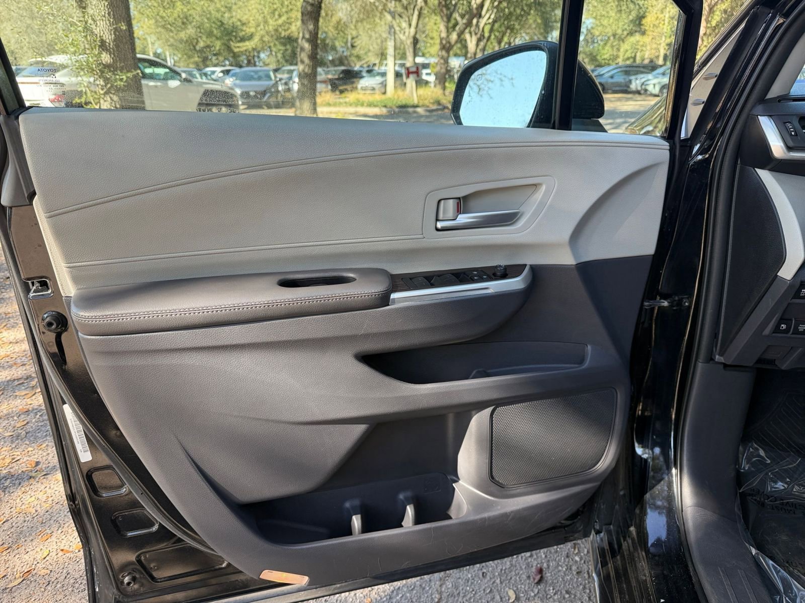 Thumbnail: 2023 Toyota Sienna - 18