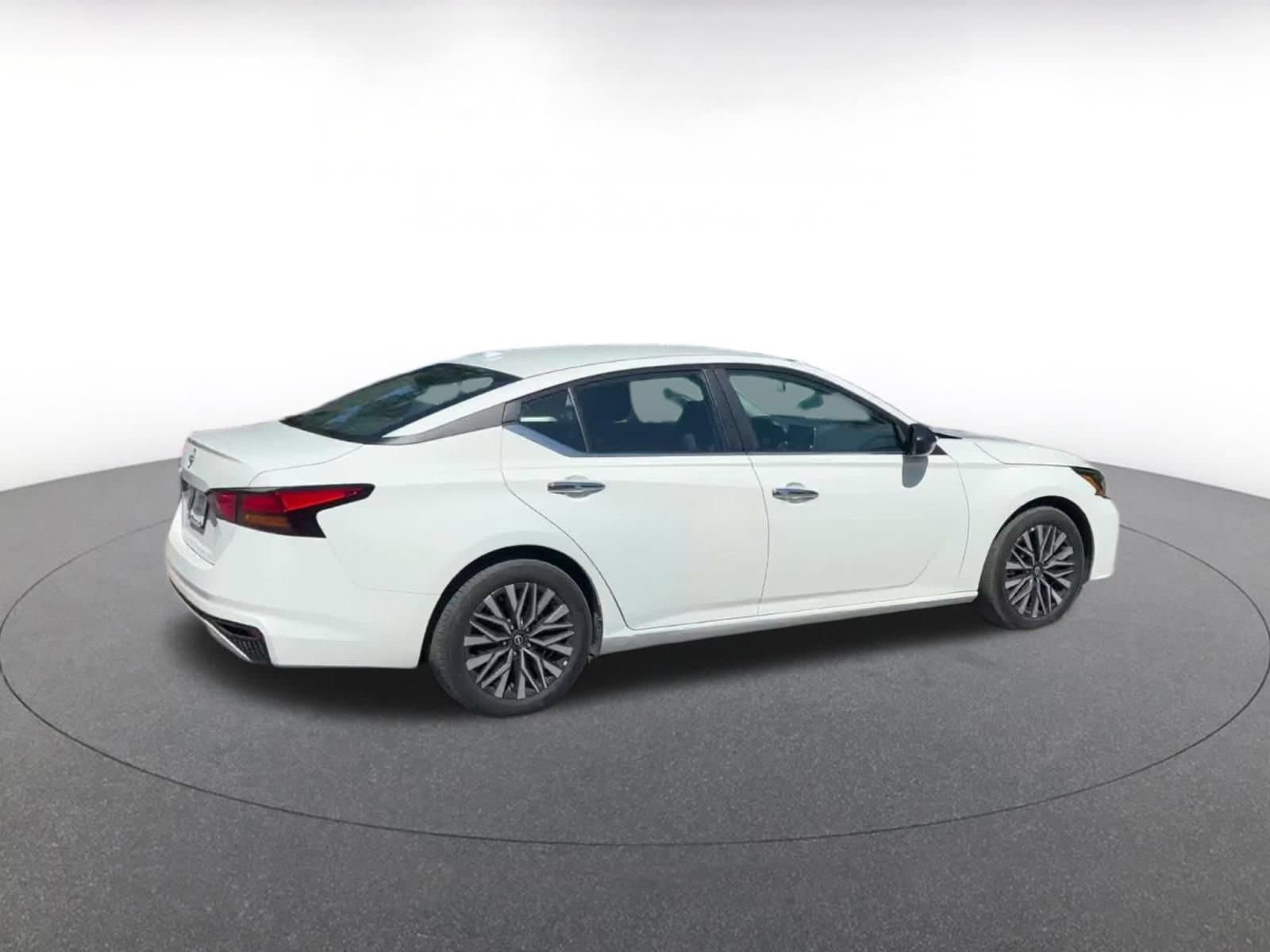 Thumbnail: 2025 Nissan Altima - 11