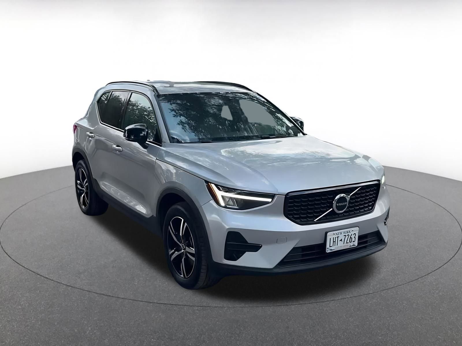 Thumbnail: 2024 Volvo XC40 - 3