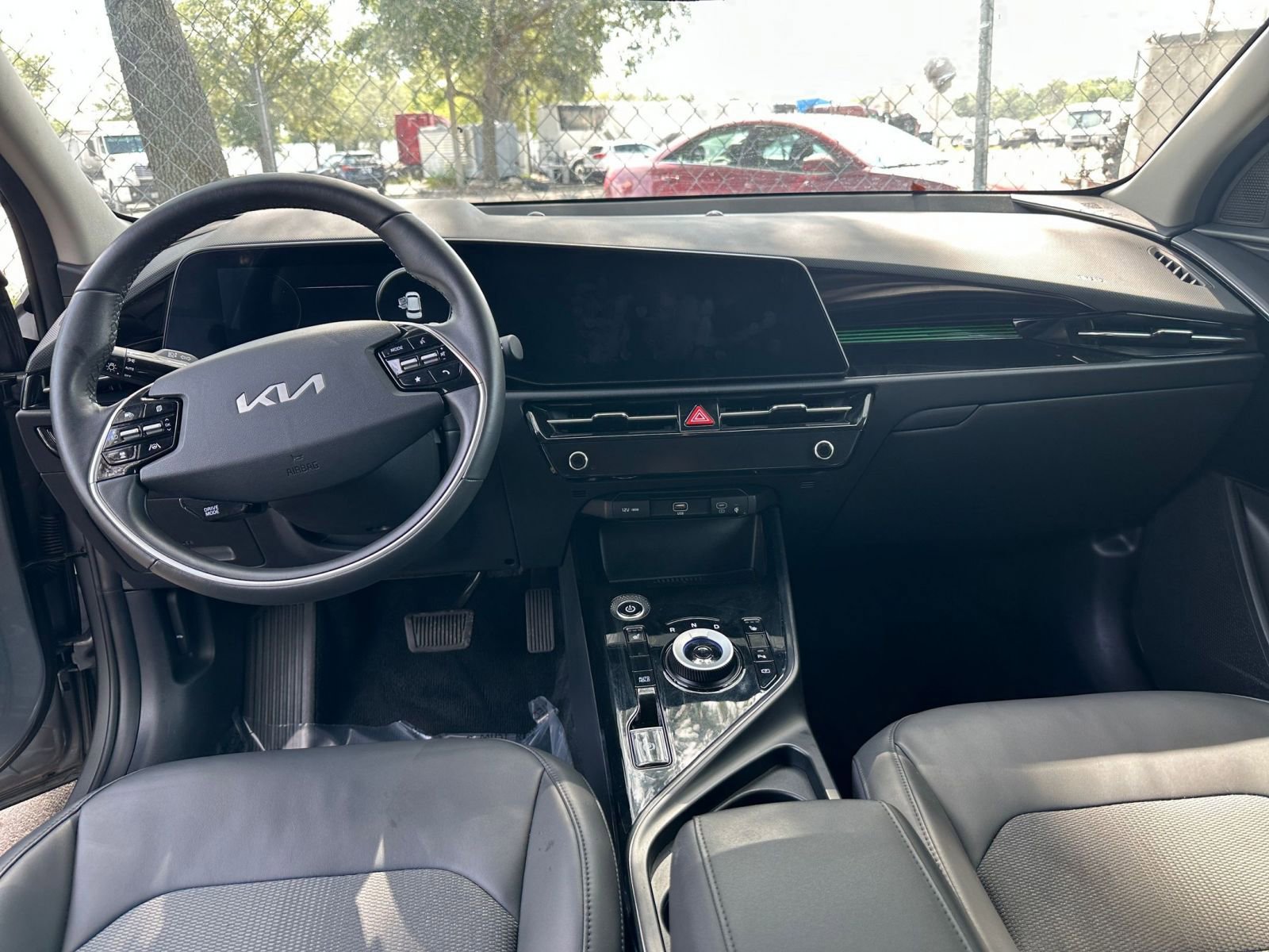 Thumbnail: 2023 Kia Niro - 30