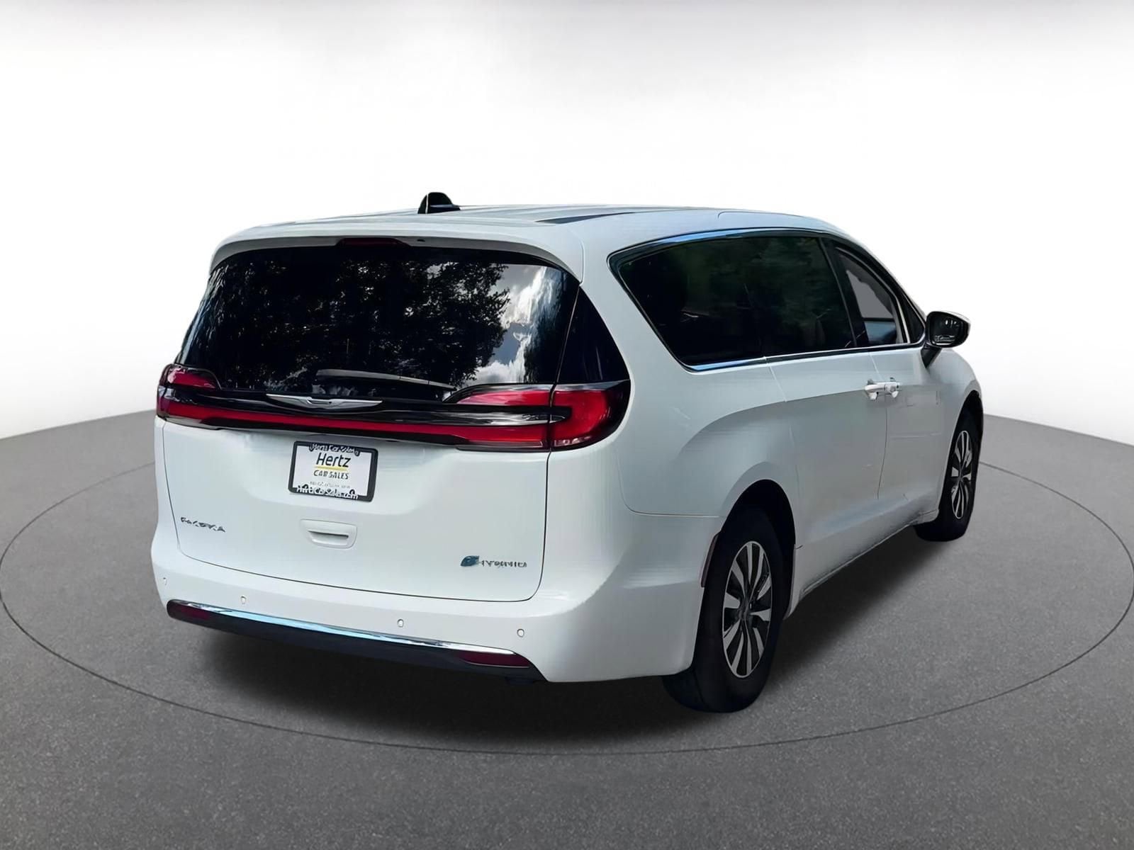 Thumbnail: 2023 Chrysler Pacifica - 13