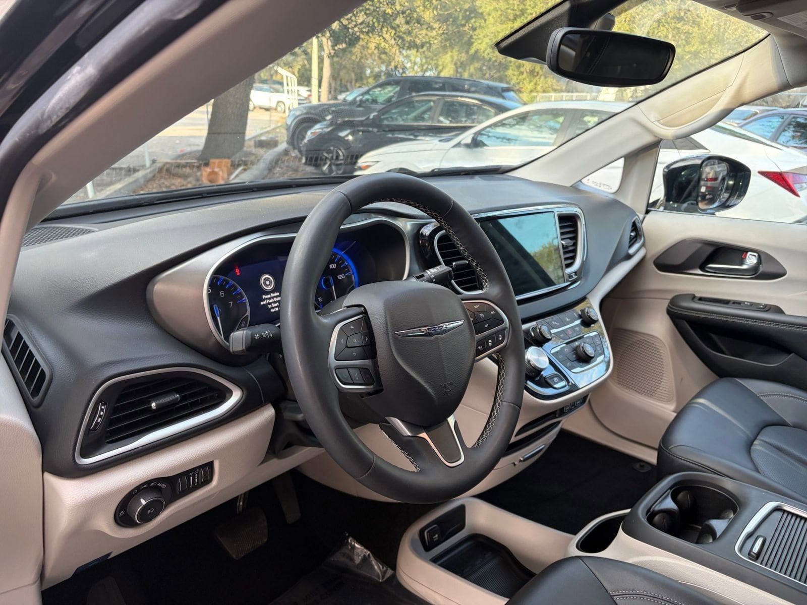 Thumbnail: 2024 Chrysler Pacifica - 30