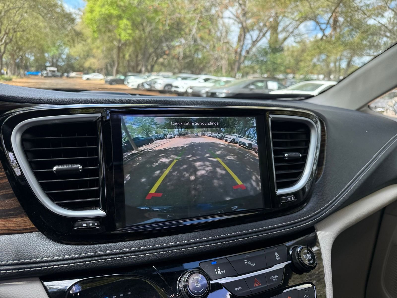 Thumbnail: 2023 Chrysler Pacifica - 17