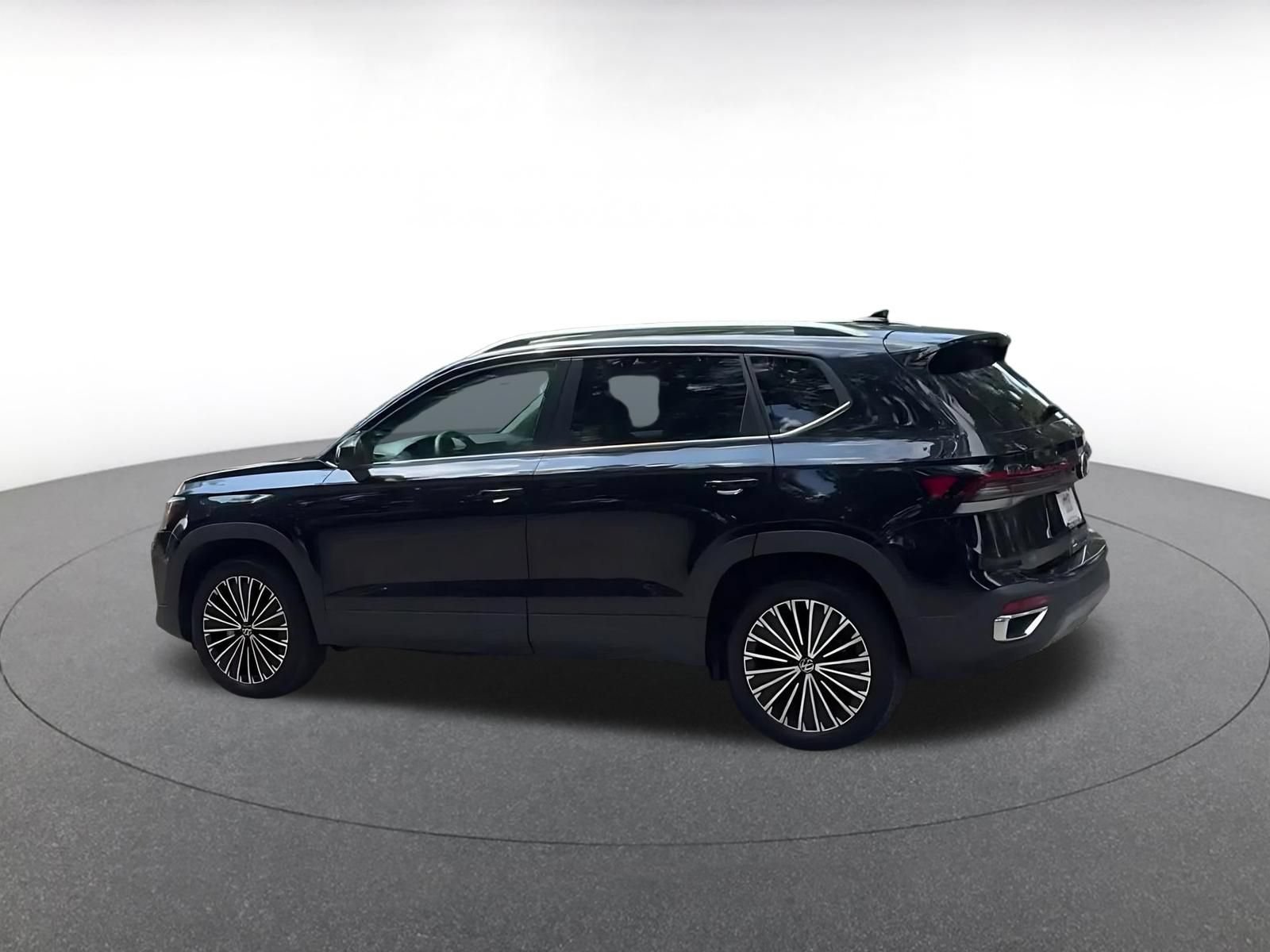 Thumbnail: 2025 Volkswagen Taos - 9