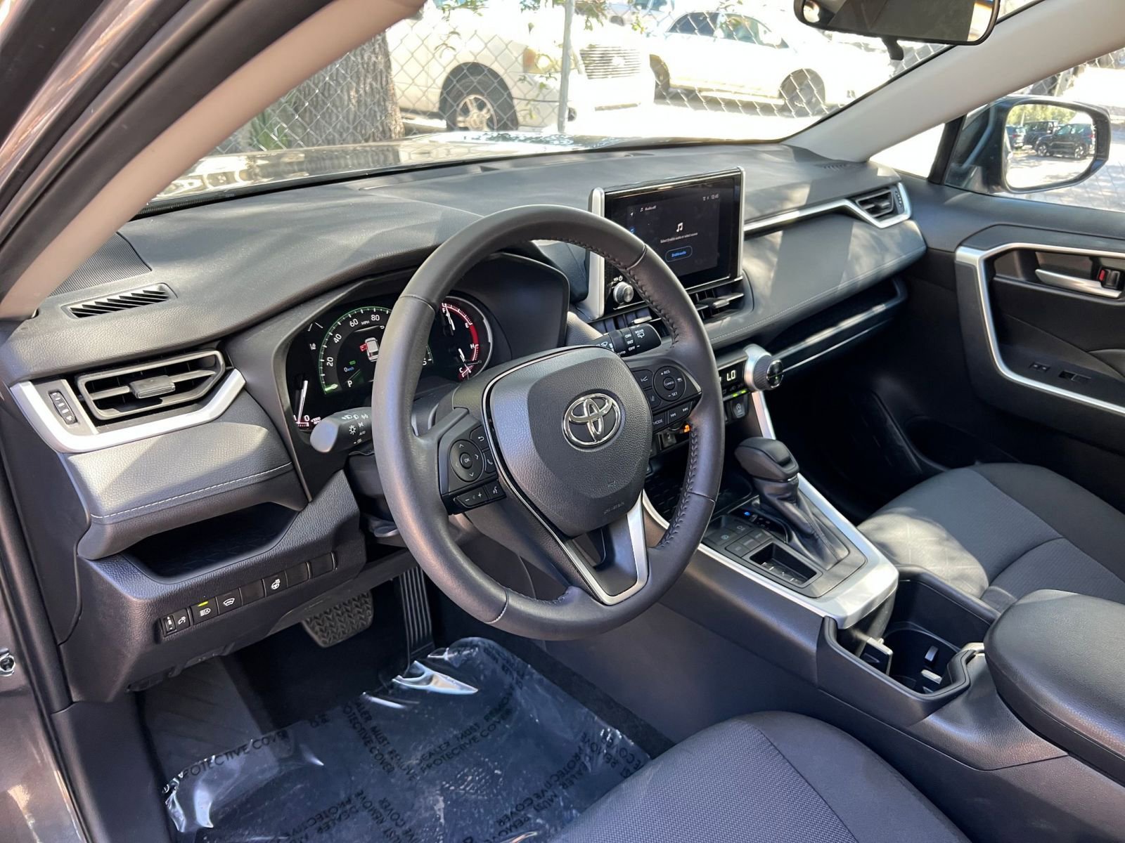 Thumbnail: 2025 Toyota RAV4 - 28