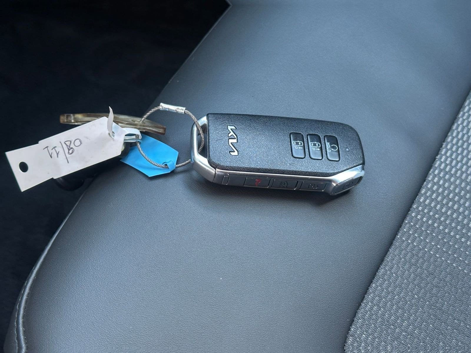 Thumbnail: 2023 Kia Niro - 22