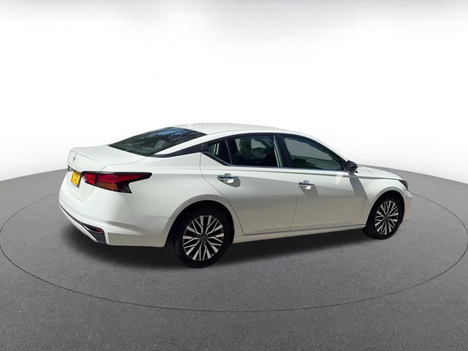 Thumbnail: 2025 Nissan Altima - 15