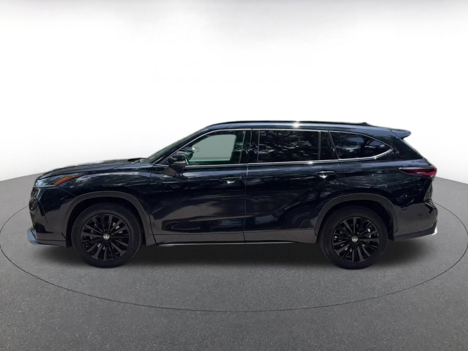 Thumbnail: 2025 Toyota Highlander - 9