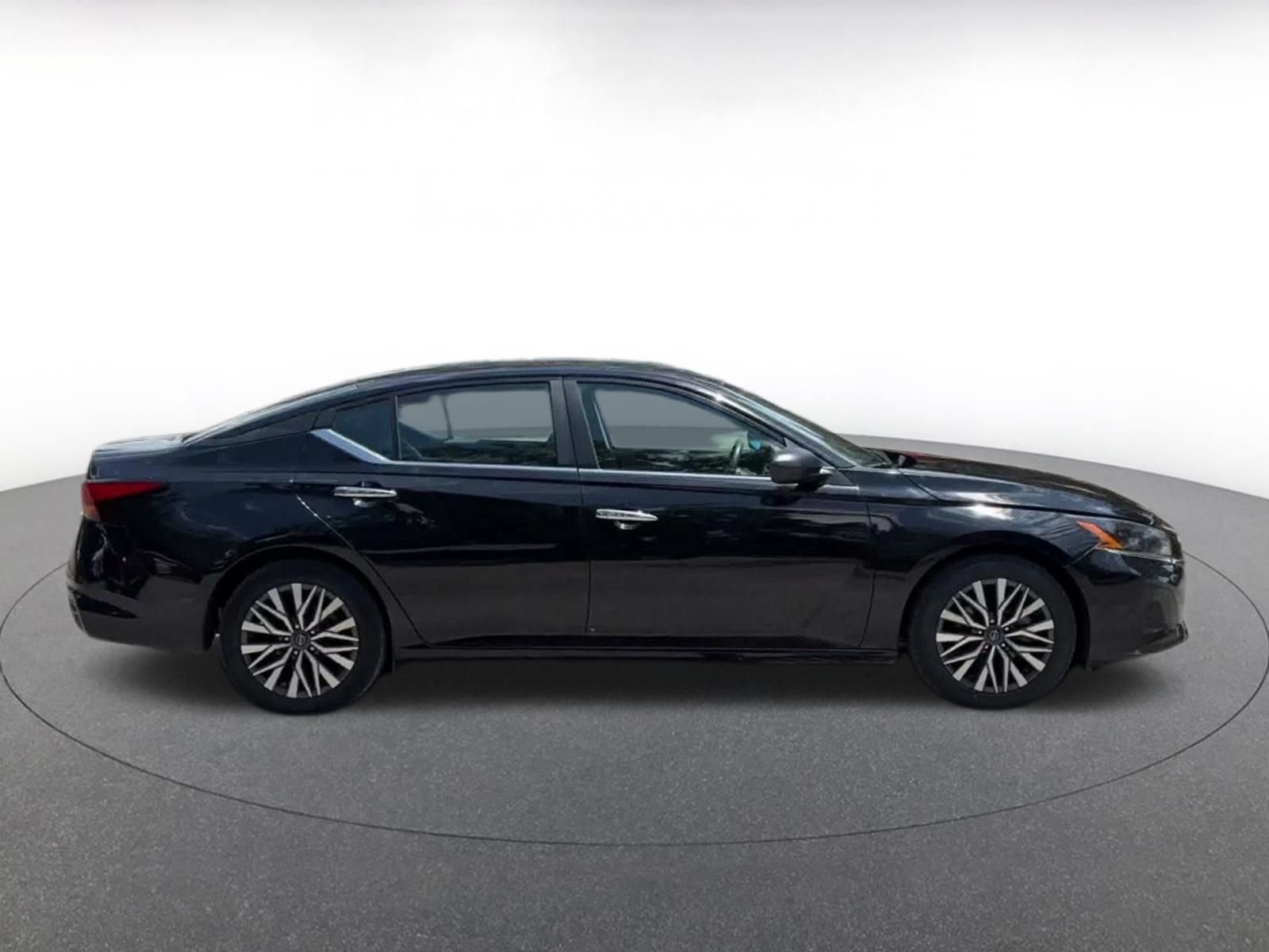 Thumbnail: 2025 Nissan Altima - 13