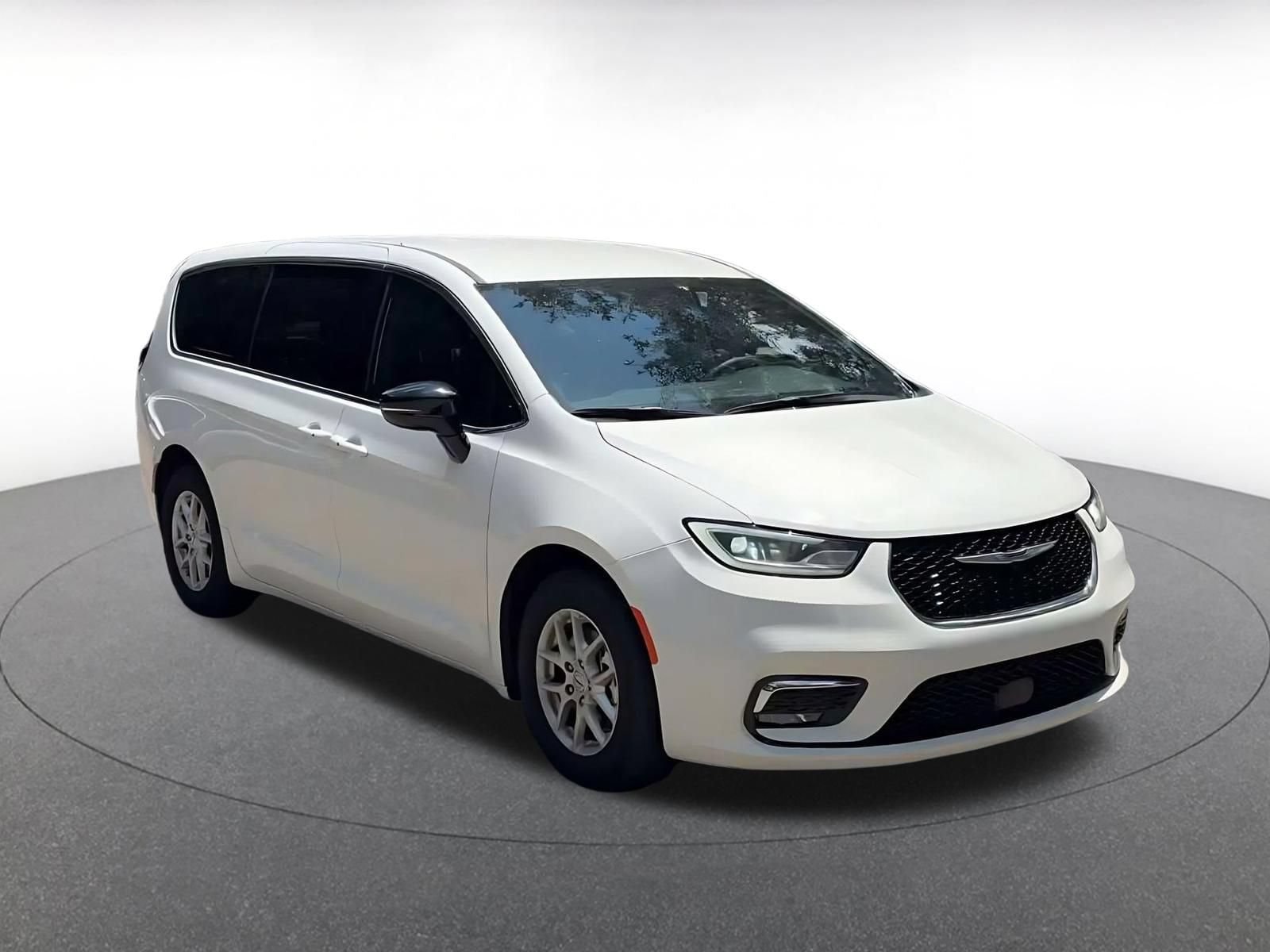 Thumbnail: 2025 Chrysler Pacifica - 3