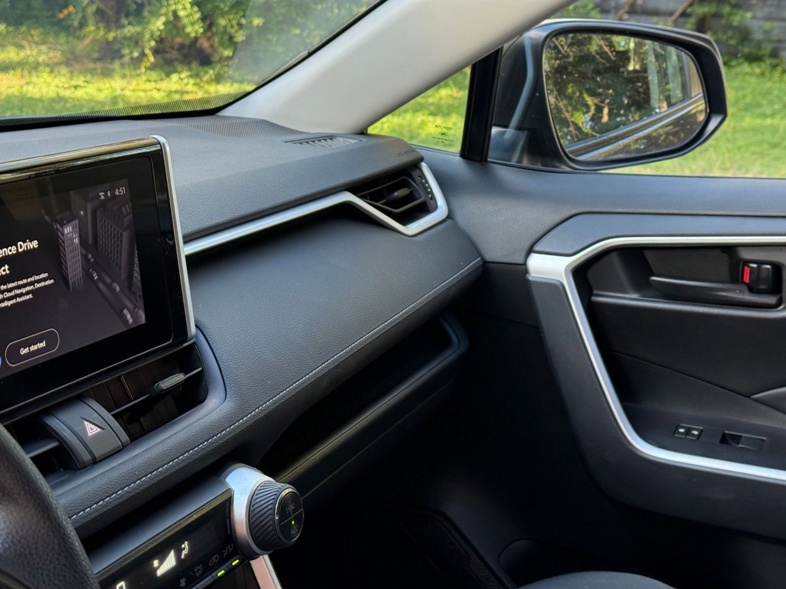 Thumbnail: 2025 Toyota RAV4 - 29