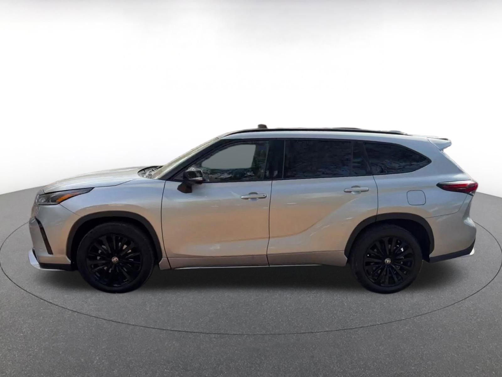 Thumbnail: 2024 Toyota Highlander - 9