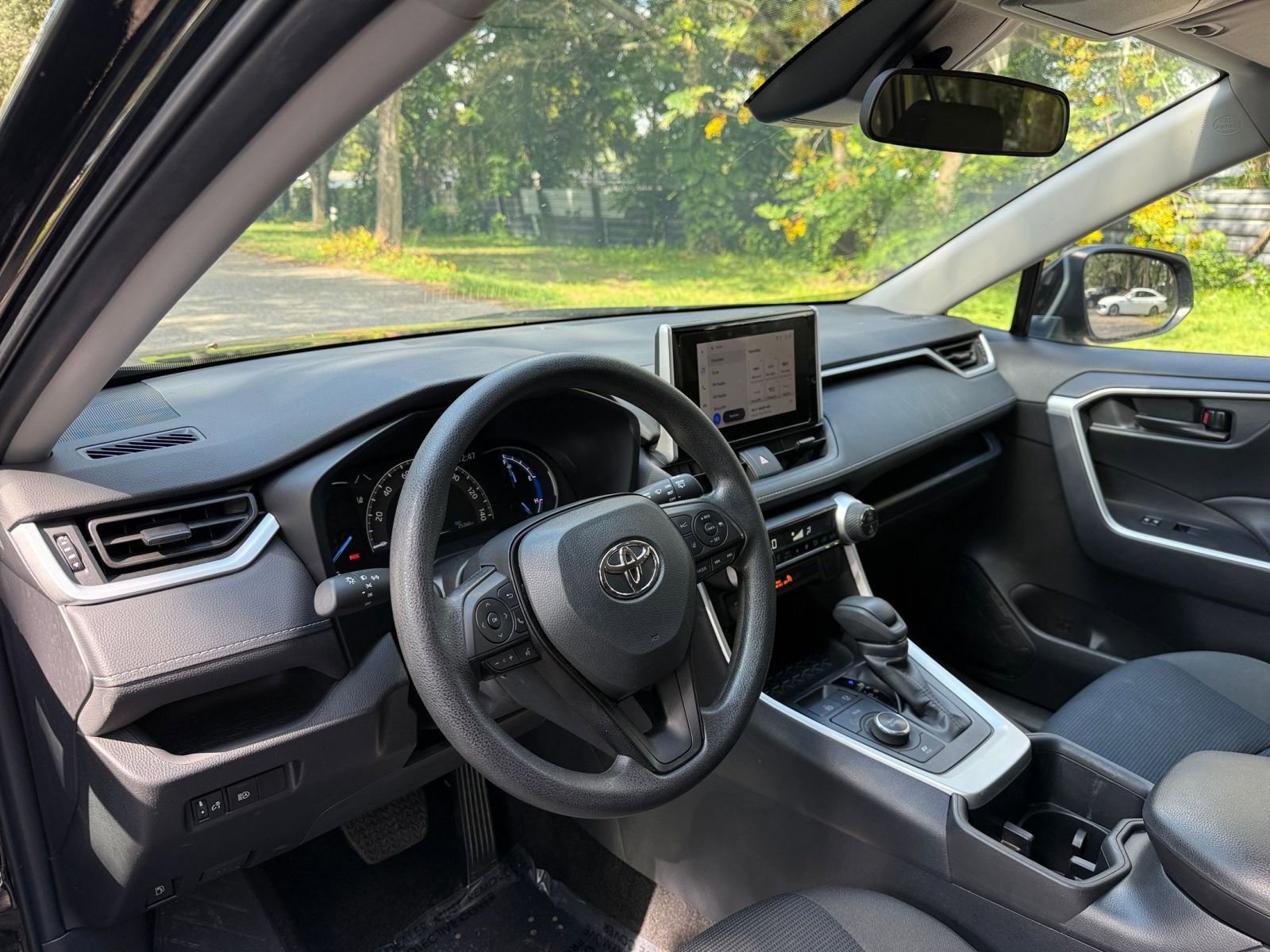 Thumbnail: 2025 Toyota RAV4 - 28