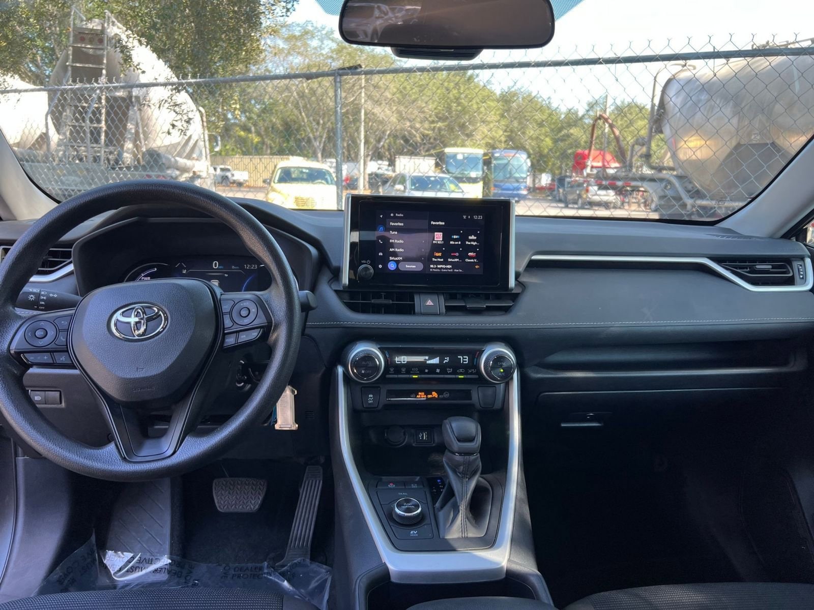 Thumbnail: 2025 Toyota RAV4 - 27