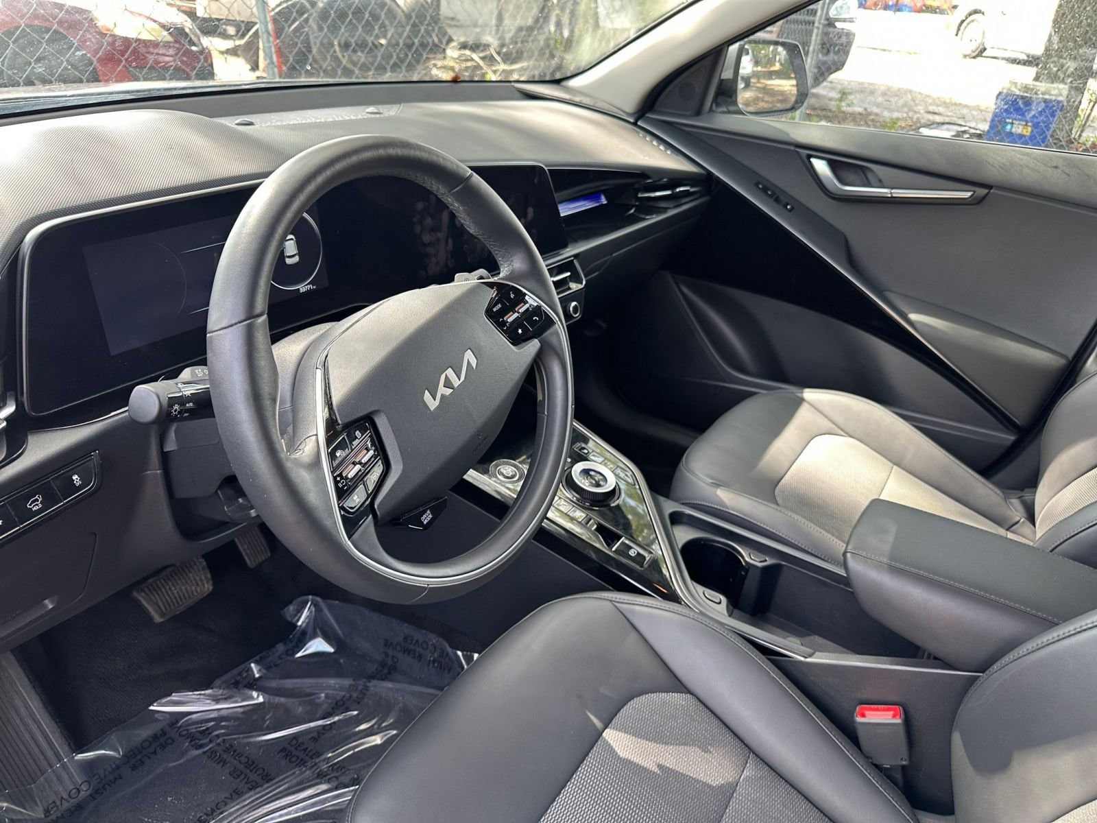 Thumbnail: 2023 Kia Niro - 31