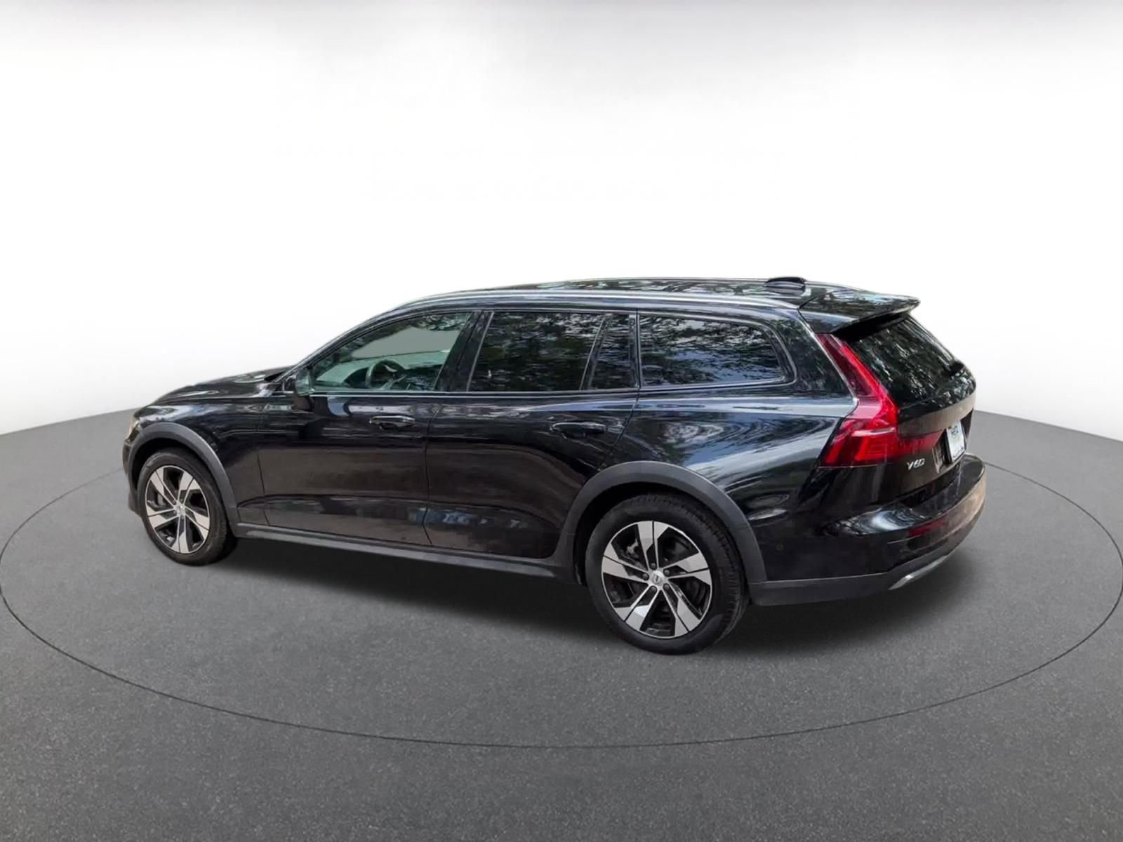 Thumbnail: 2025 Volvo S60 - 10