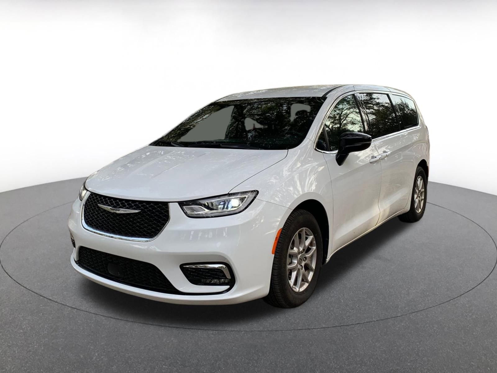 Thumbnail: 2025 Chrysler Pacifica - 3