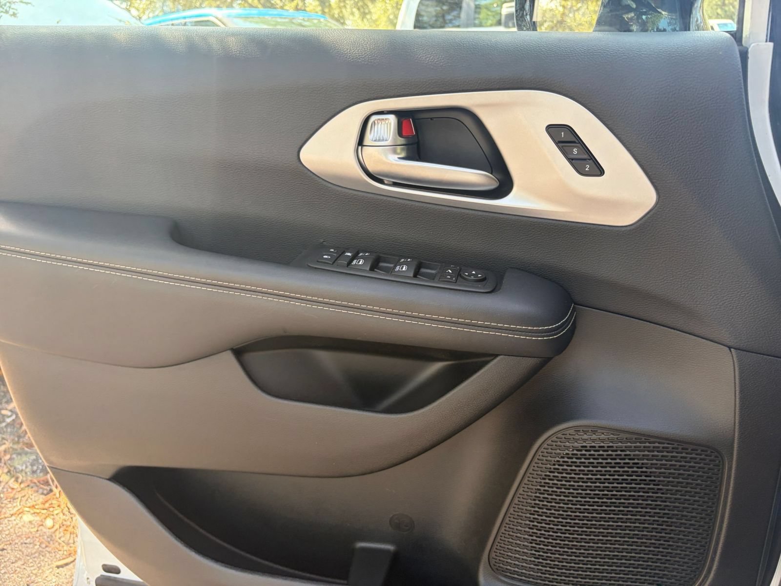 Thumbnail: 2025 Chrysler Pacifica - 15