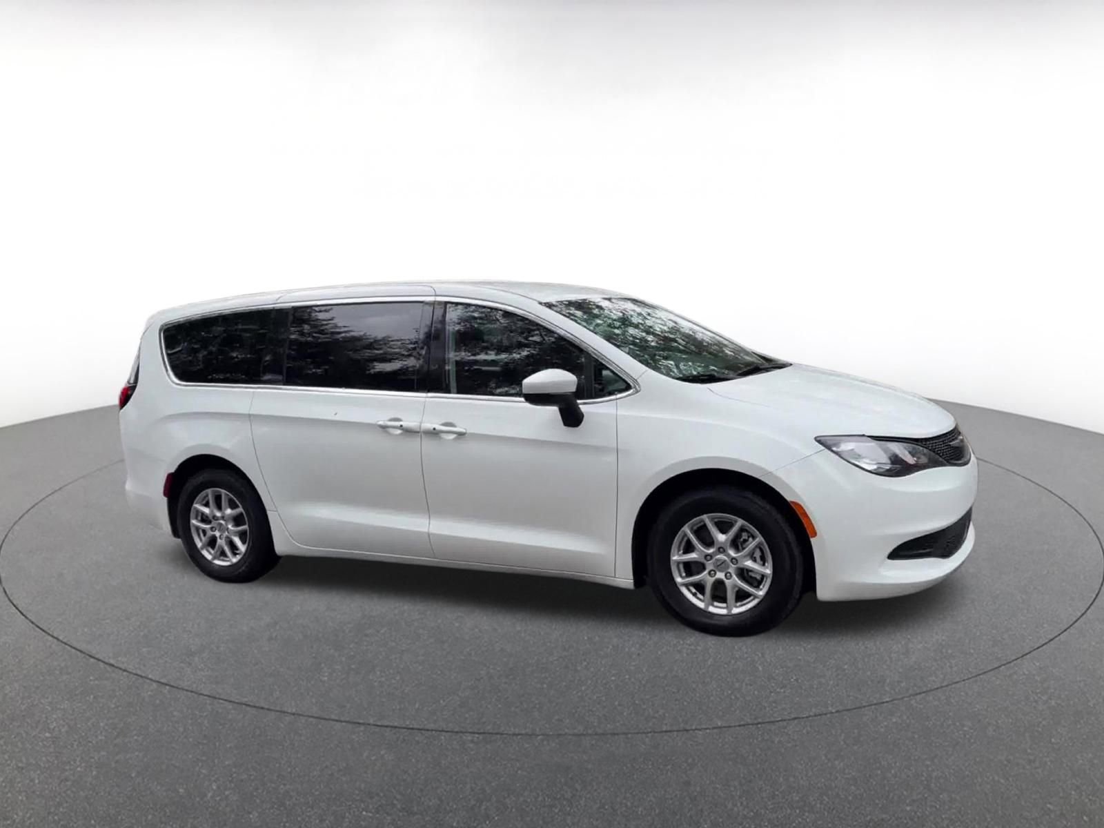 Thumbnail: 2022 Chrysler Voyager - 2