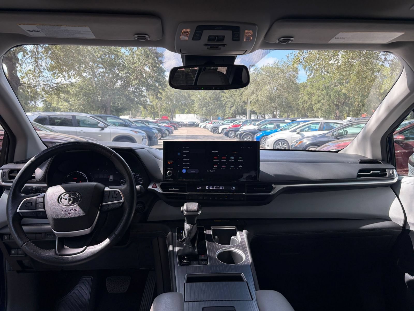 Thumbnail: 2025 Toyota Sienna - 32