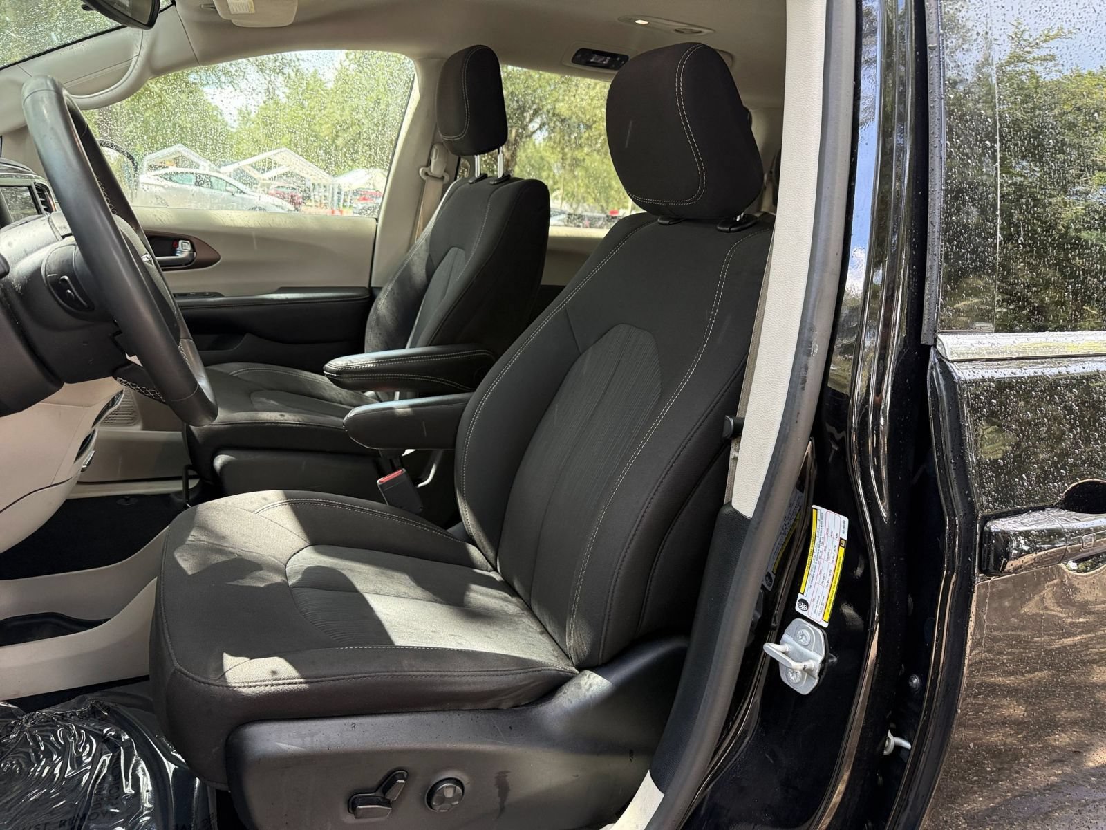 Thumbnail: 2024 Chrysler Voyager - 35