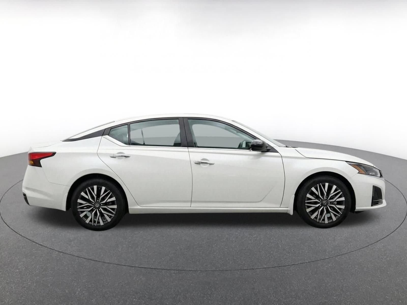 Thumbnail: 2025 Nissan Altima - 10