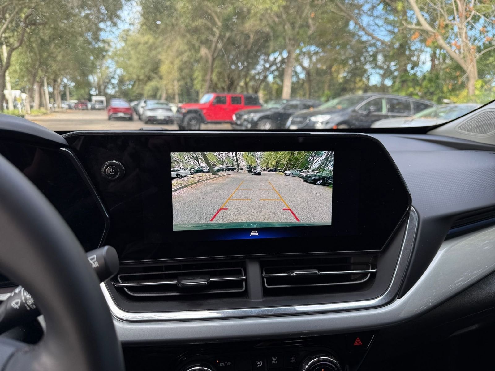 Thumbnail: 2025 Chevrolet Trax - 17