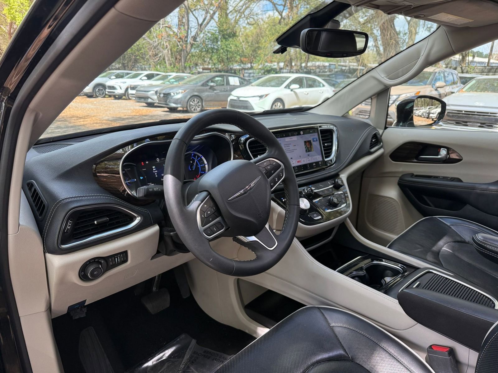 Thumbnail: 2023 Chrysler Pacifica - 32