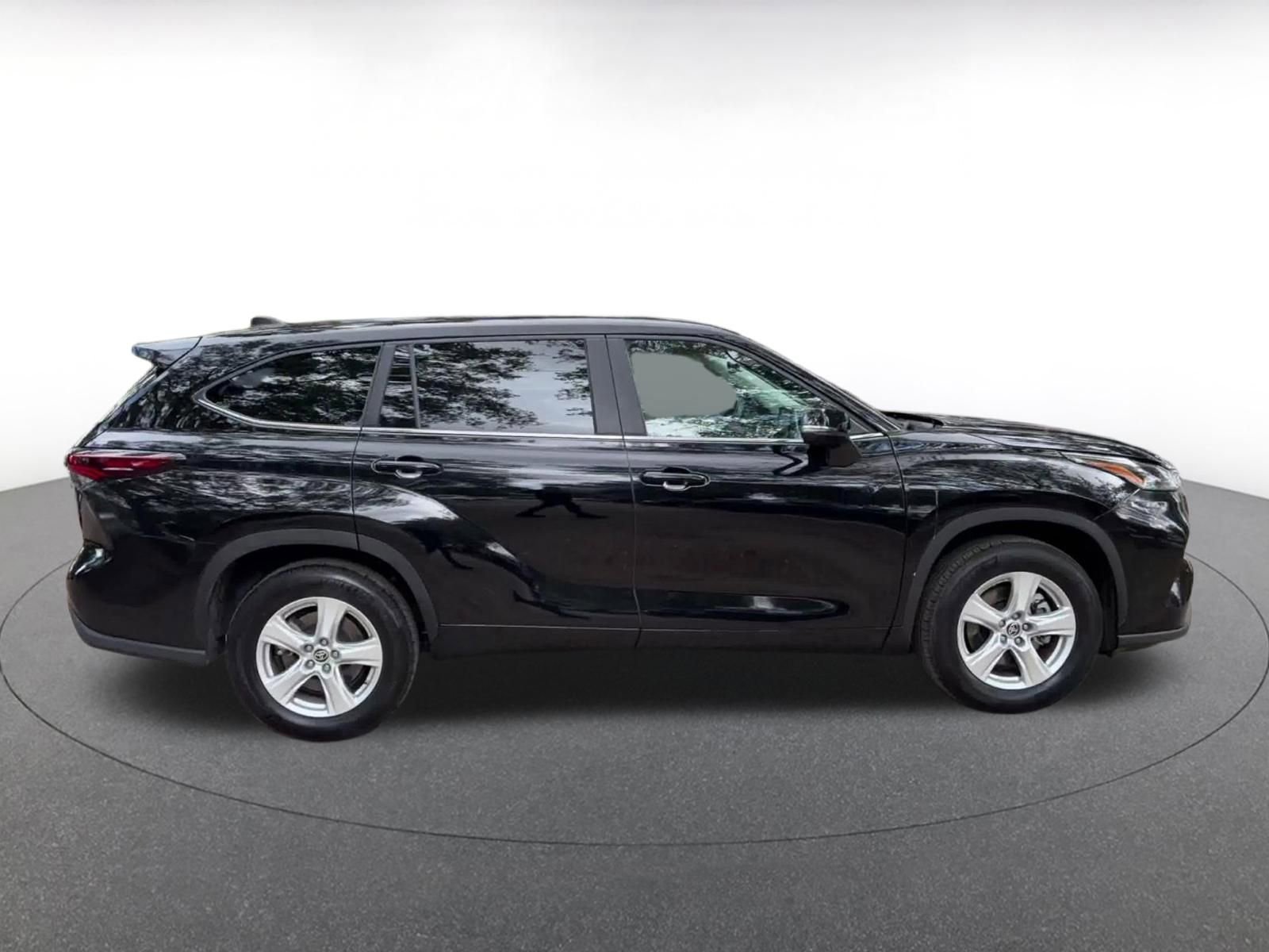 Thumbnail: 2025 Toyota Highlander - 16