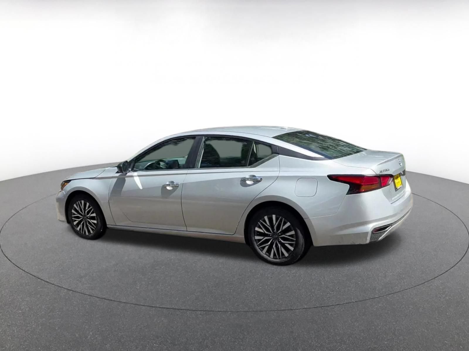 Thumbnail: 2025 Nissan Altima - 10