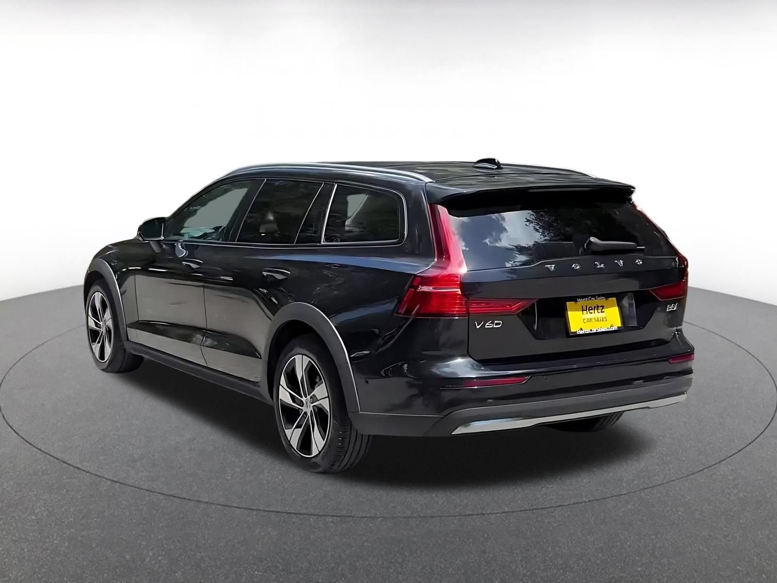 Thumbnail: 2025 Volvo S60 - 10