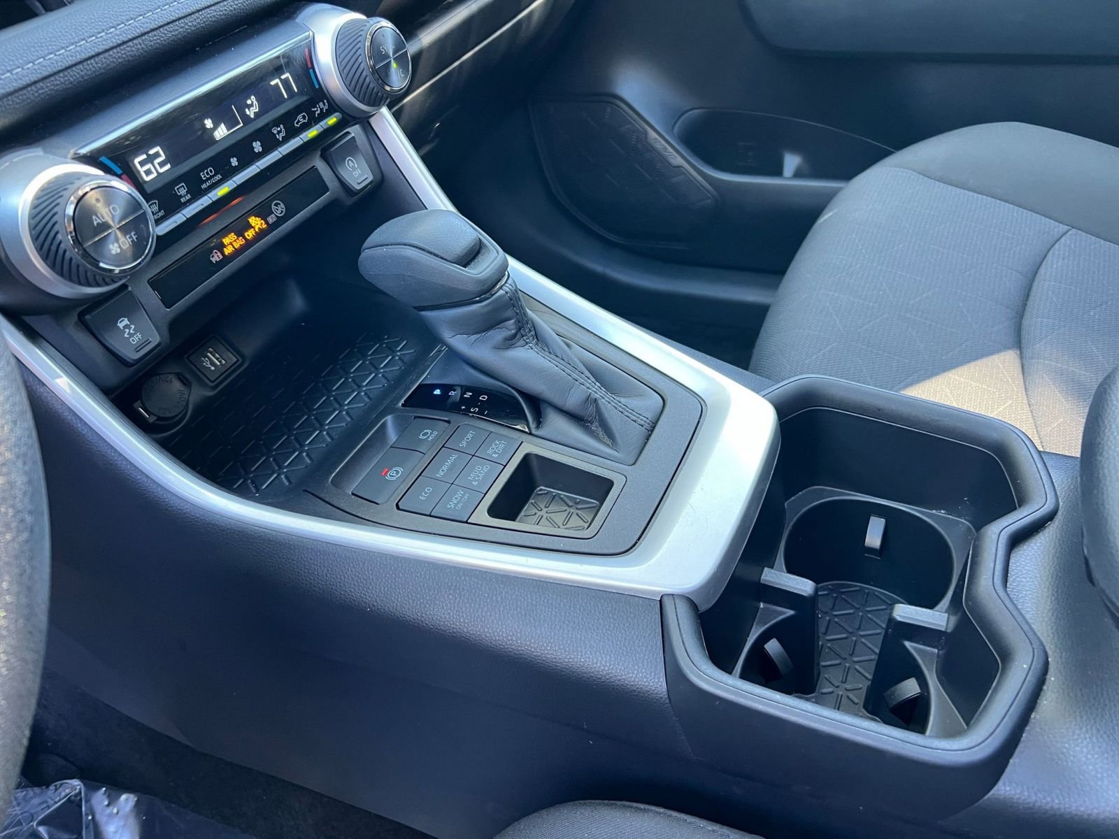 Thumbnail: 2025 Toyota RAV4 - 35